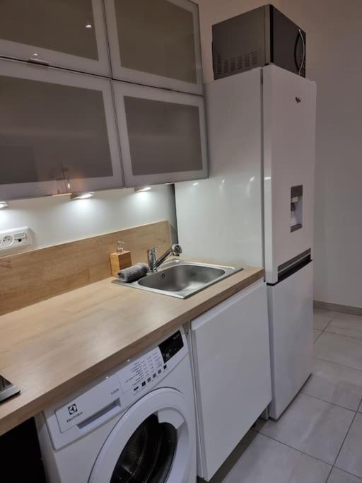 Nalan Orrygeois, Spa, Sauna, Proche Asterix Kültér fotó