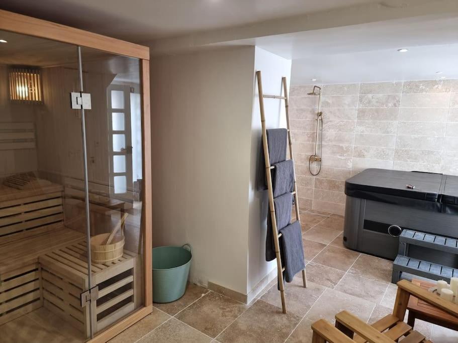Nalan Orrygeois, Spa, Sauna, Proche Asterix Kültér fotó